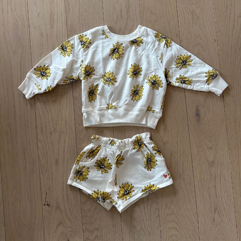 Pink Chicken Cotton Flower Short and Sweatshirt Set. Size 3